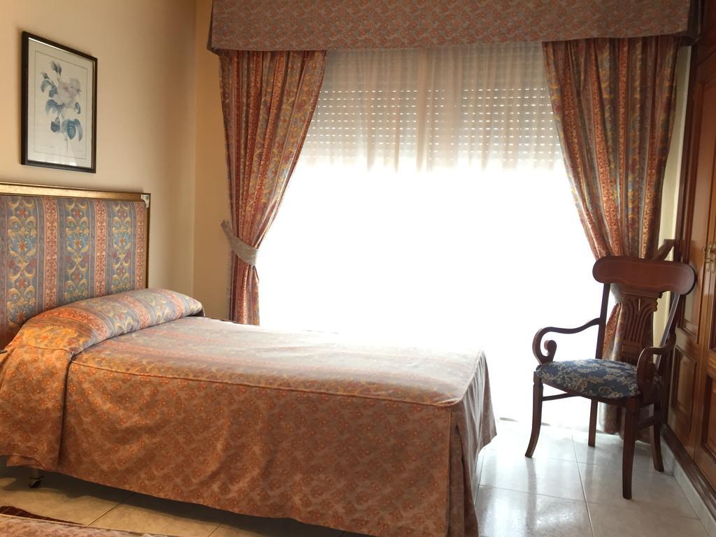 Hotel Restaurante Derby Carballino Extérieur photo