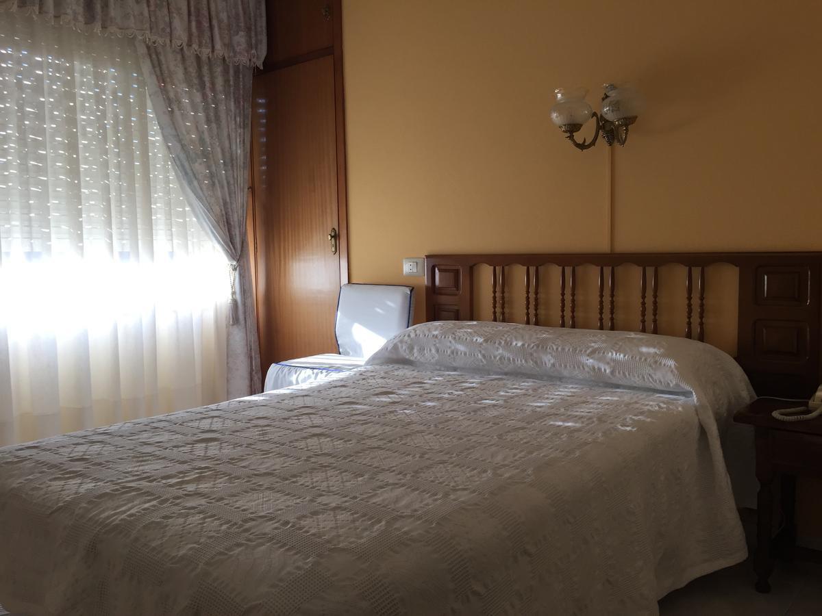 Hotel Restaurante Derby Carballino Extérieur photo