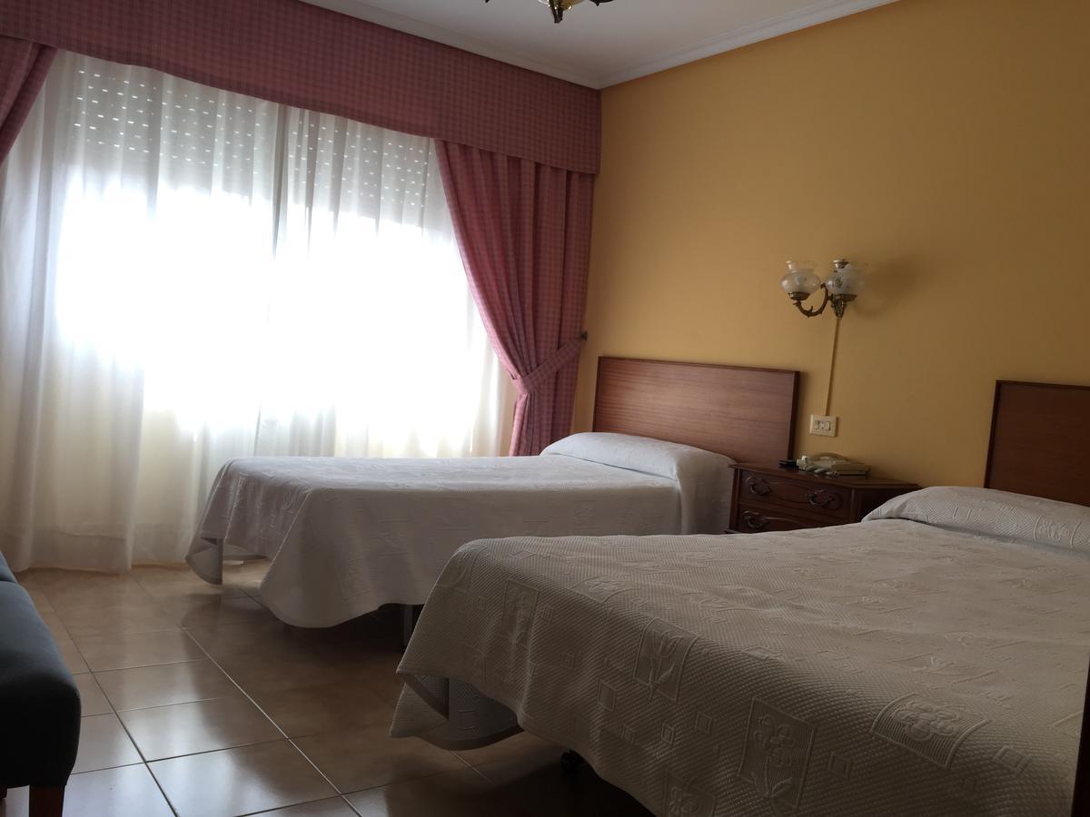 Hotel Restaurante Derby Carballino Extérieur photo