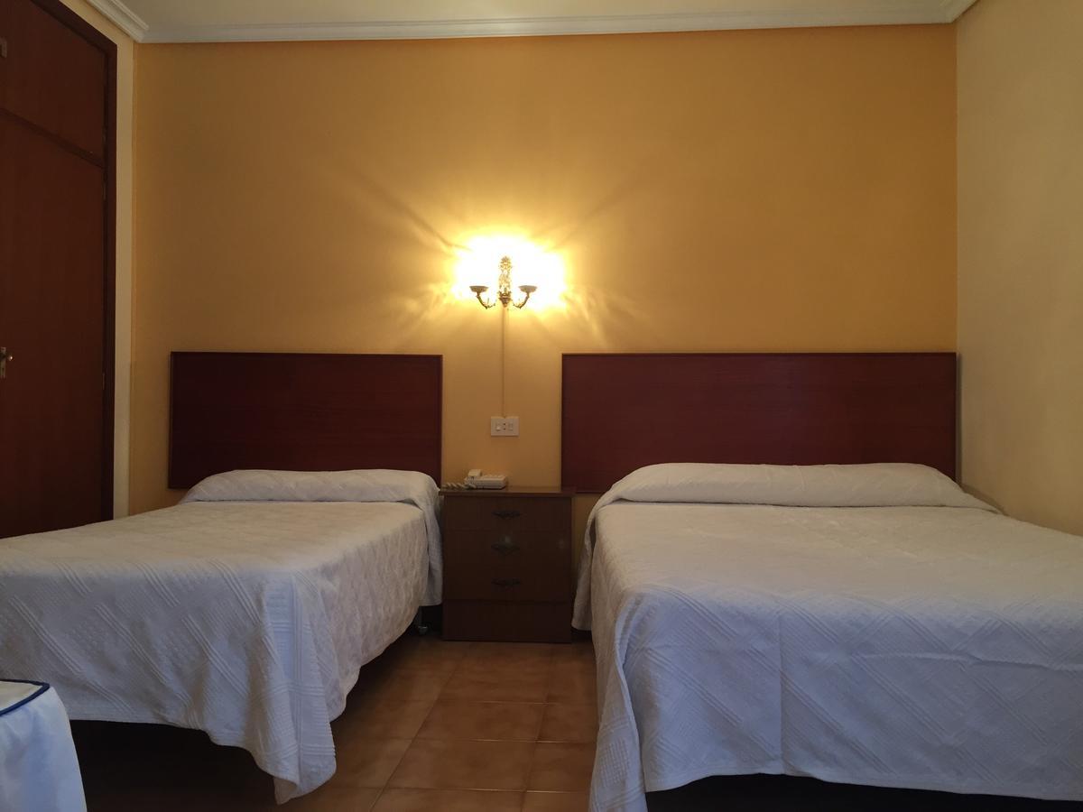 Hotel Restaurante Derby Carballino Extérieur photo