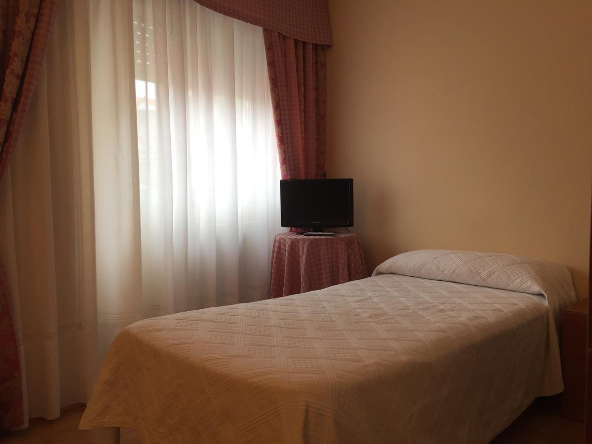 Hotel Restaurante Derby Carballino Extérieur photo