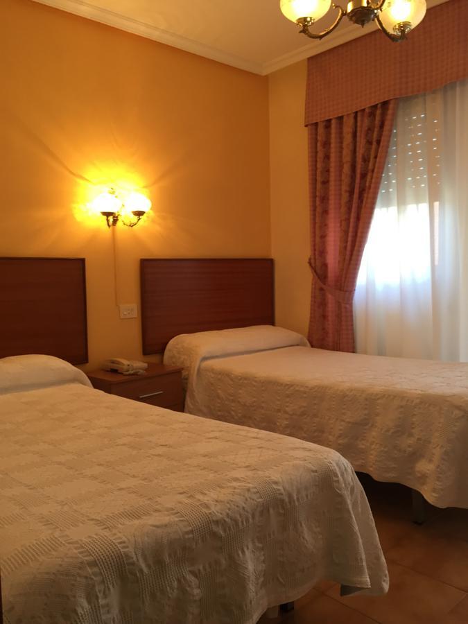 Hotel Restaurante Derby Carballino Extérieur photo