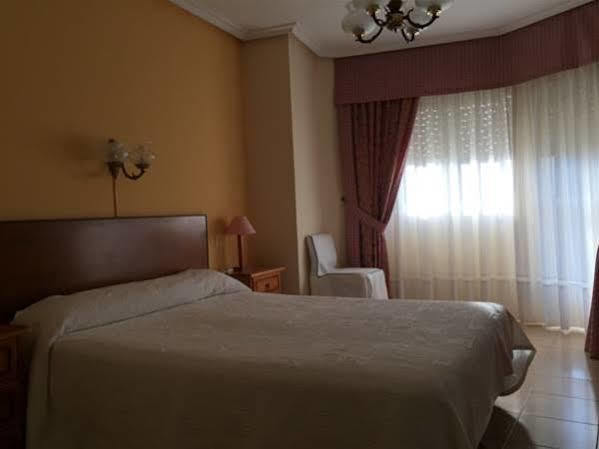 Hotel Restaurante Derby Carballino Extérieur photo